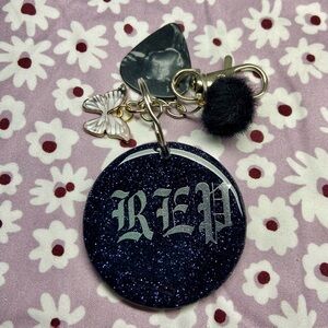 Taylor Swift "Reputation" Keychain